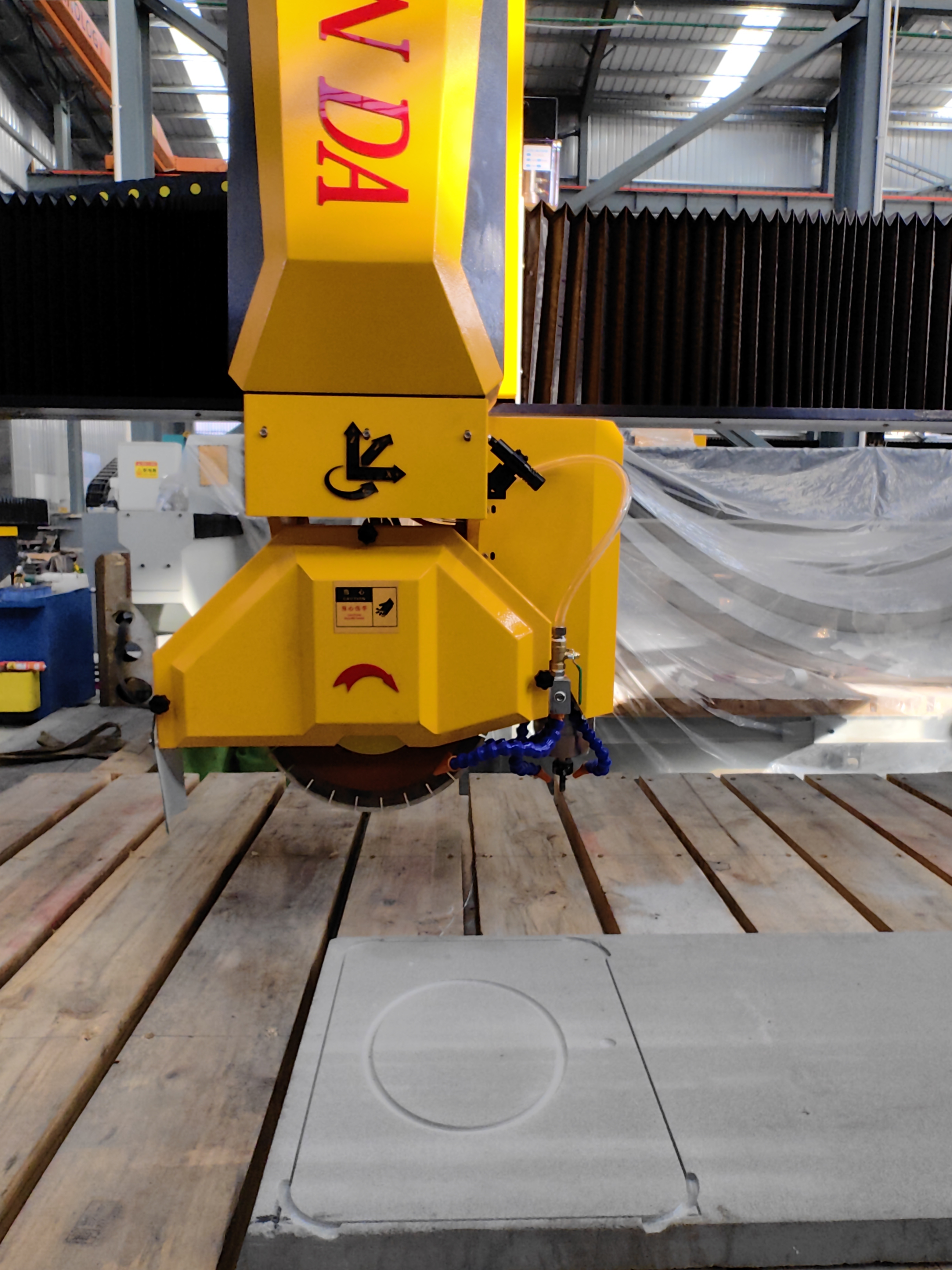 4 Axis CNC Bridge Saw Stone Cutting Machine with 3200x2000mm Worktable