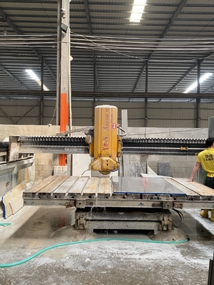 Automatic Bridge Cutting Machine With Safety System AC Power Supply And 2200-2800mm Blade Diameter