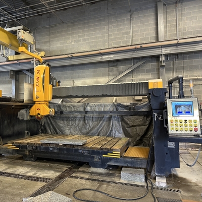 Automatic Table Movement Bridge Saw Cutting Machine With 18.5KW Power And Gross Weight Of 8000kg