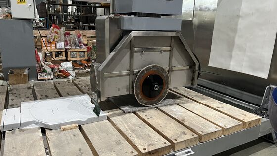5-Axis Bridge Stone Cutter with Italian DDX System 900mm Saw Blade and ±0.1 mm Cutting Accuracy